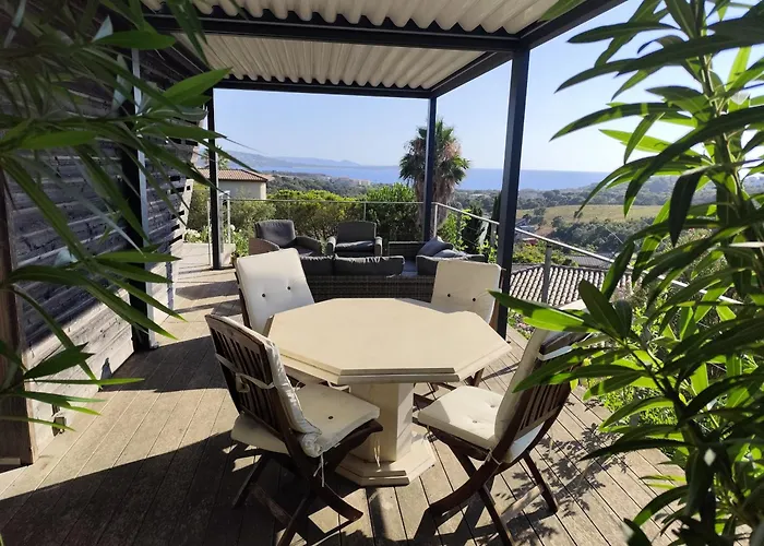 Avec Piscine Et Belle Vue Proche Des Plages Et Commerces Villa *