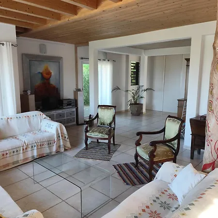 Avec Piscine Et Belle Vue Proche Des Plages Et Commerces Villa *