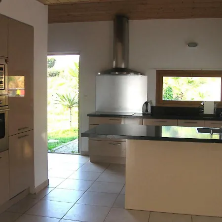 Villa Avec Piscine Et Belle Vue Proche Des Plages Et Commerces Porticcio (Corsica)