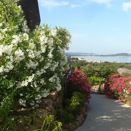 Avec Piscine Et Belle Vue Proche Des Plages Et Commerces *