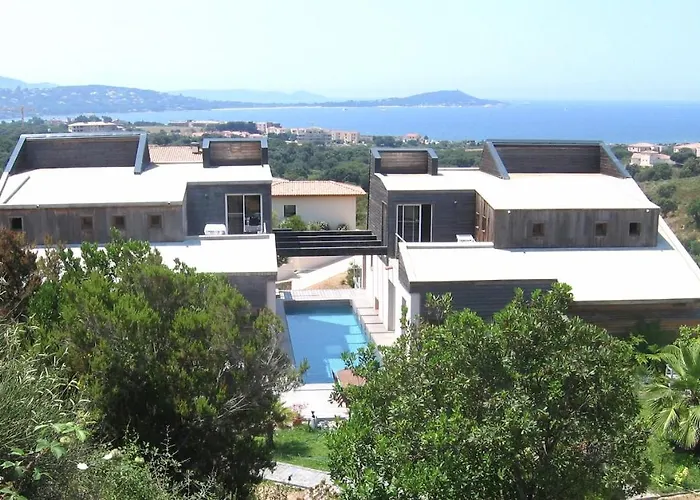 Avec Piscine Et Belle Vue Proche Des Plages Et Commerces *