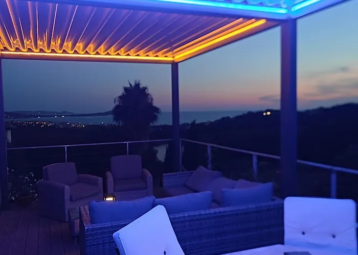 Villa Avec Piscine Et Belle Vue Proche Des Plages Et Commerces *