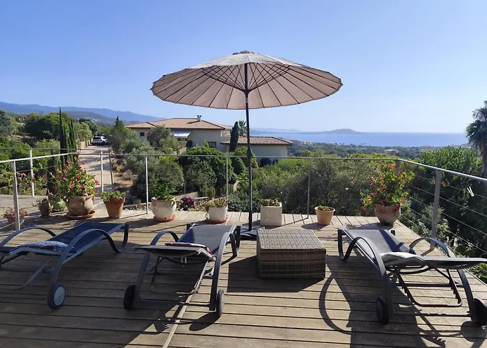 Avec Piscine Et Belle Vue Proche Des Plages Et Commerces