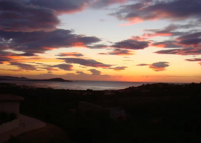 Avec Piscine Et Belle Vue Proche Des Plages Et Commerces Willa Porticcio (Corsica)