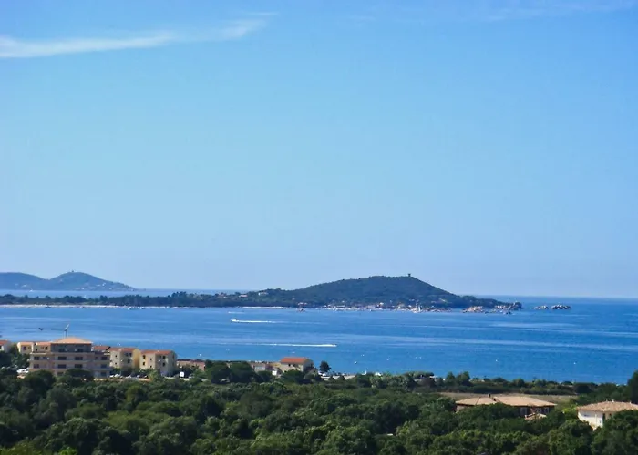 Avec Piscine Et Belle Vue Proche Des Plages Et Commerces Willa
